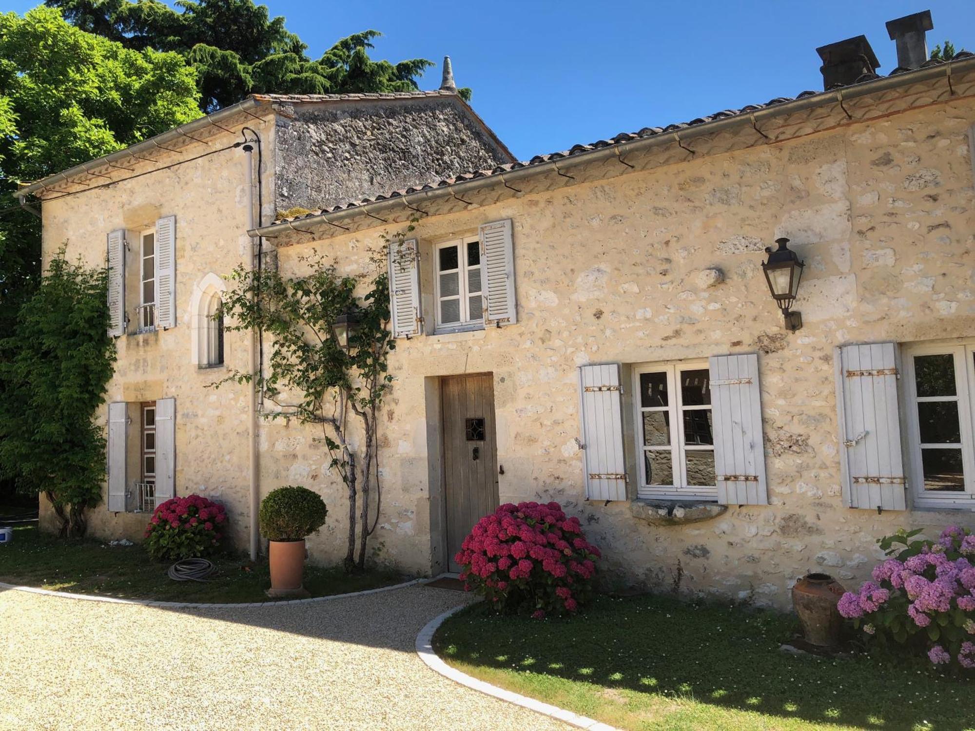 Bed and Breakfast Domaine Des Monges Saint-Seurin-de-Prats Экстерьер фото