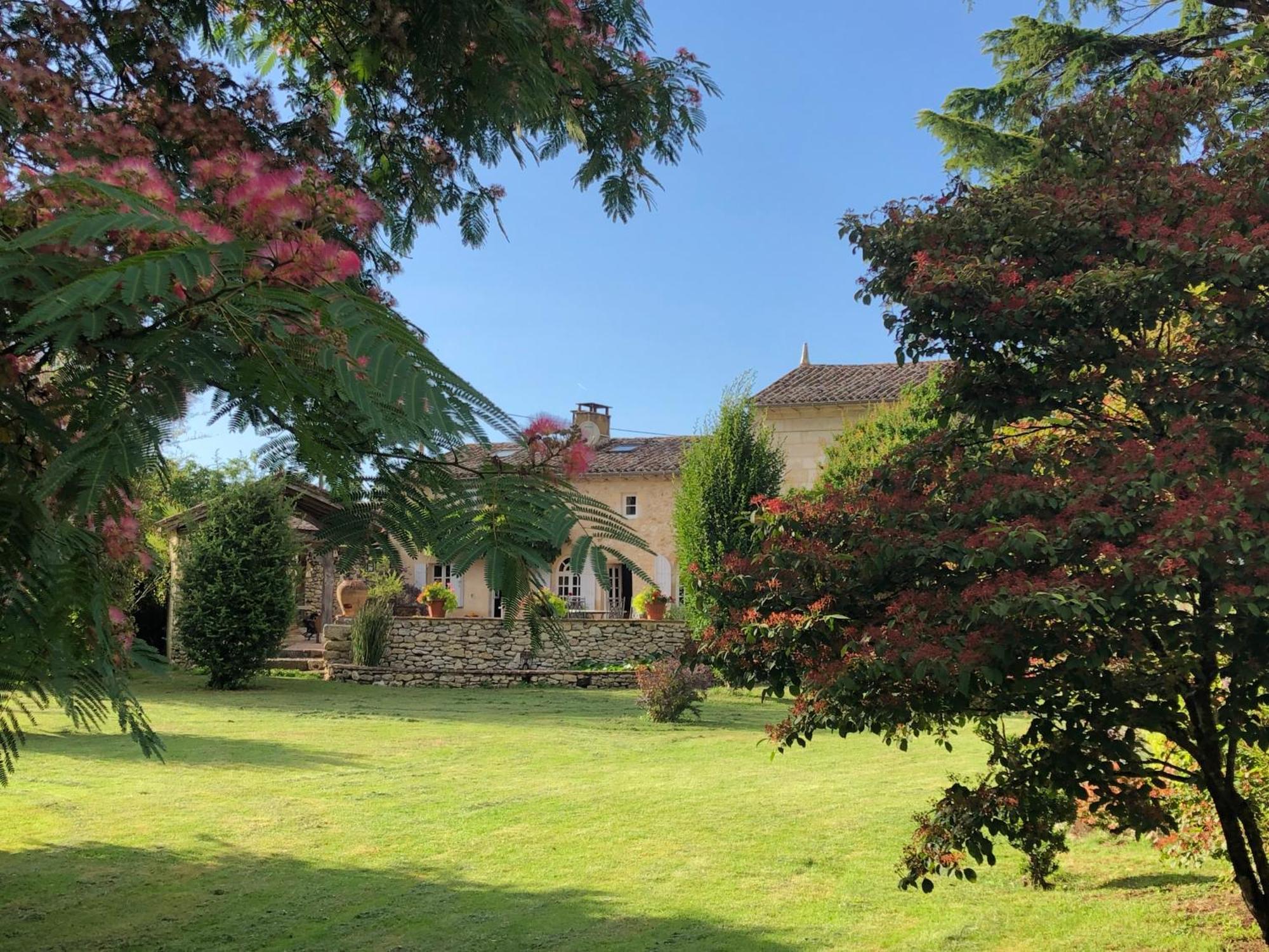 Bed and Breakfast Domaine Des Monges Saint-Seurin-de-Prats Экстерьер фото